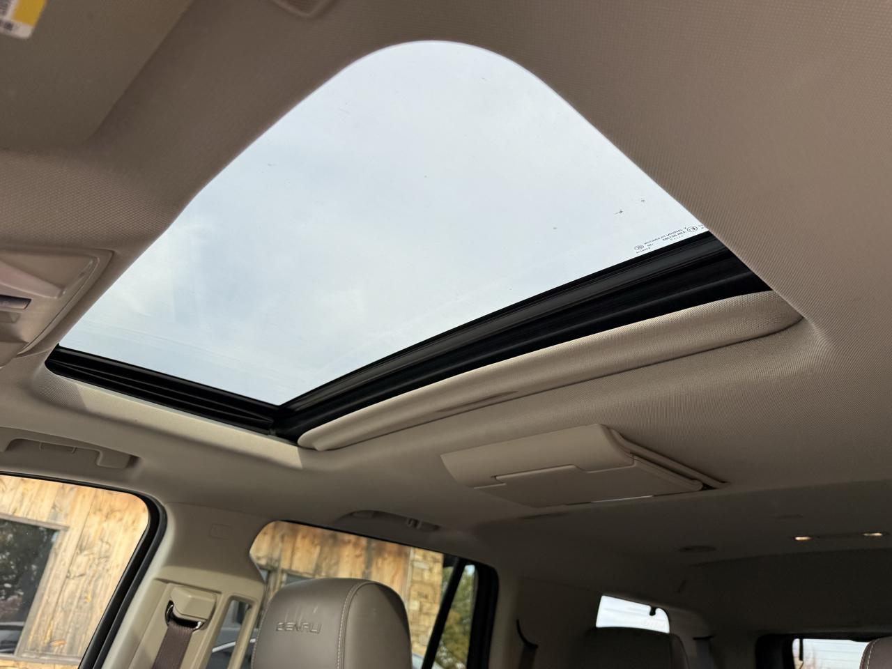 GMC Yukon Denali 4WD 2017