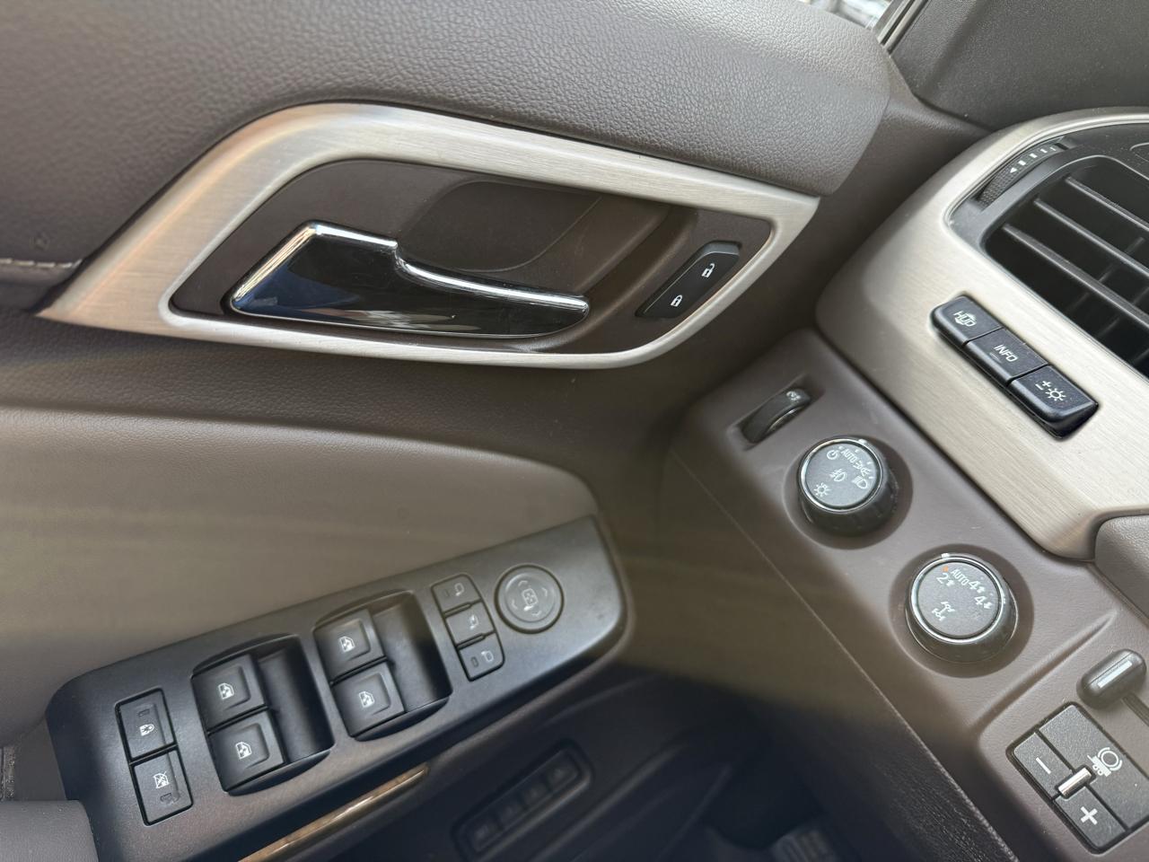 GMC Yukon Denali 4WD 2017