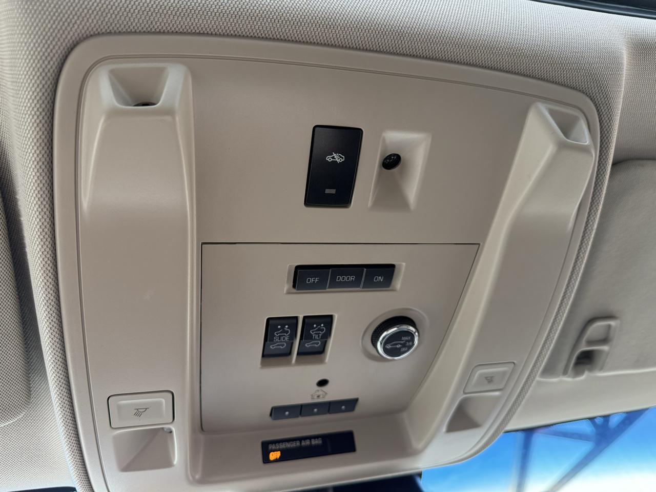 GMC Yukon Denali 4WD 2017