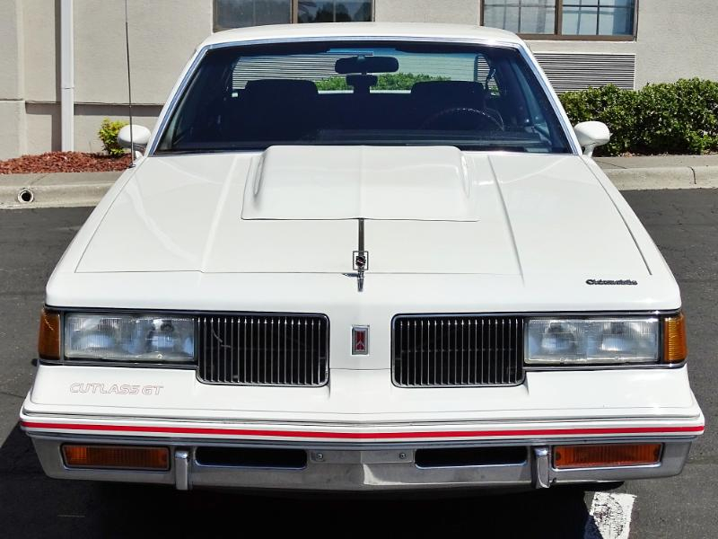 Oldsmobile Cutlass Supreme  1987