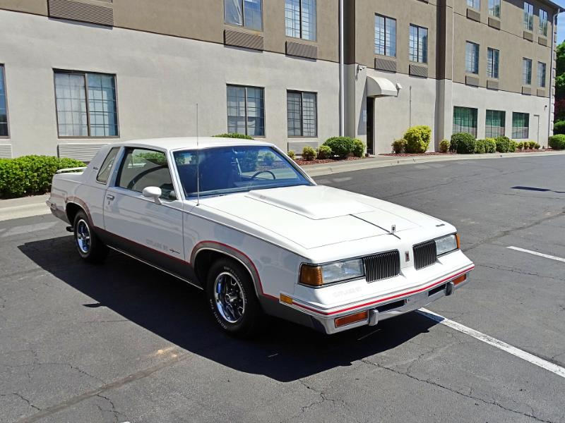 Oldsmobile Cutlass Supreme  1987
