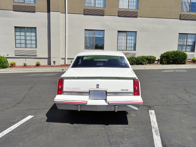 Oldsmobile Cutlass Supreme  1987