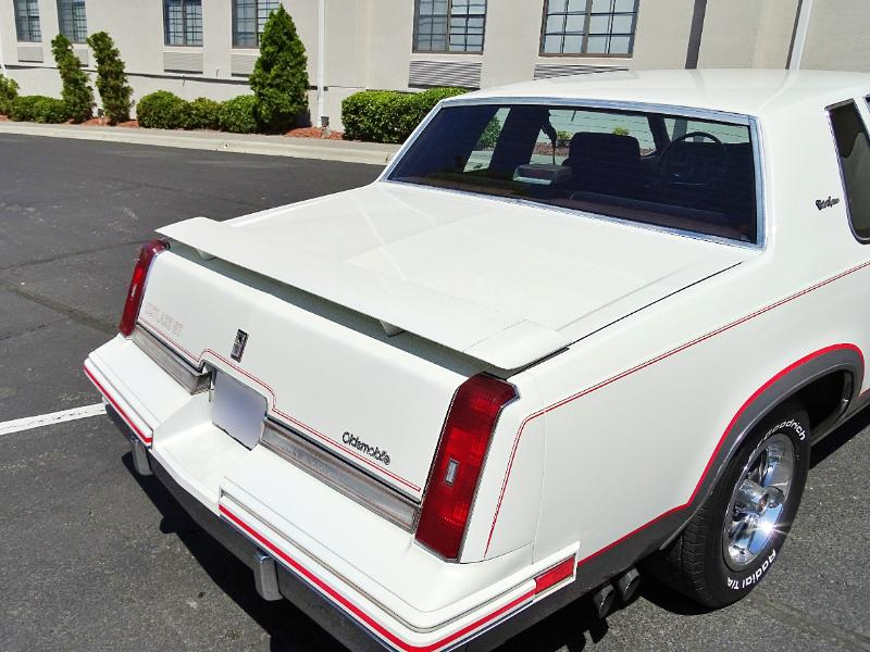 Oldsmobile Cutlass Supreme  1987