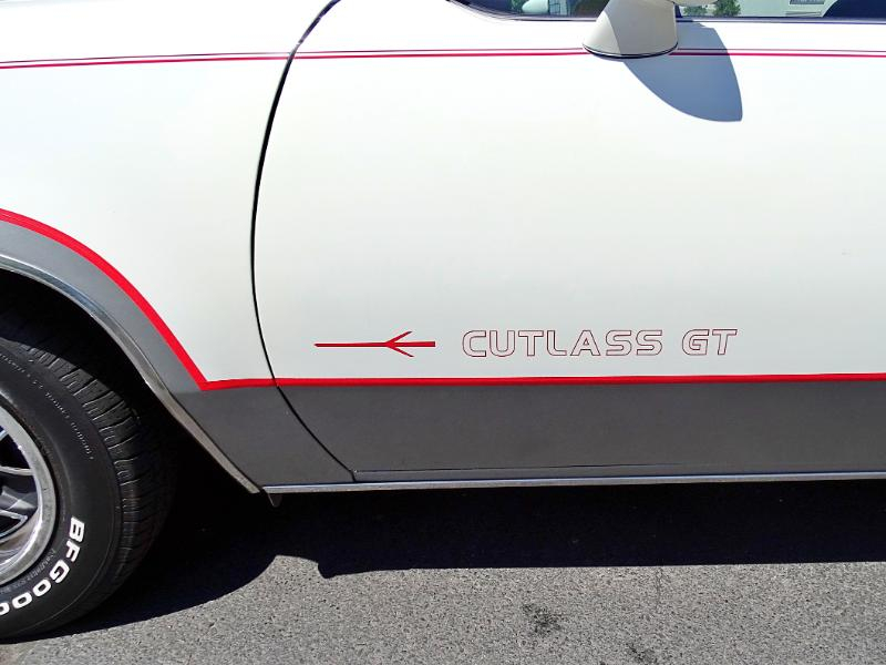 Oldsmobile Cutlass Supreme  1987