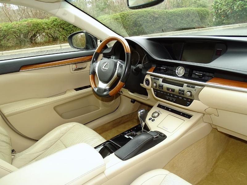 Lexus ES 300h Sedan 2014