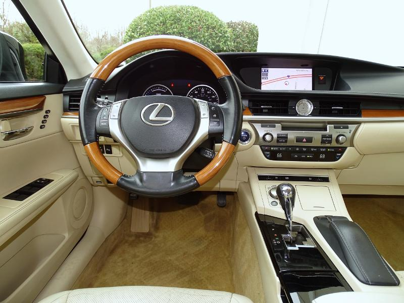 Lexus ES 300h Sedan 2014
