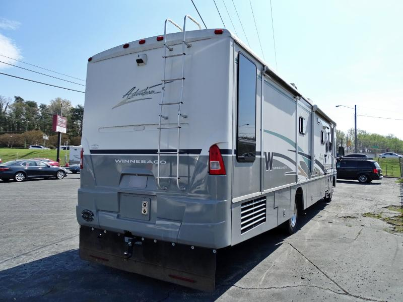 Winnebago Adventurer  2004