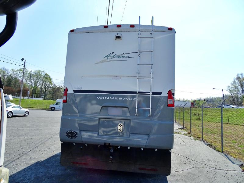 Winnebago Adventurer  2004