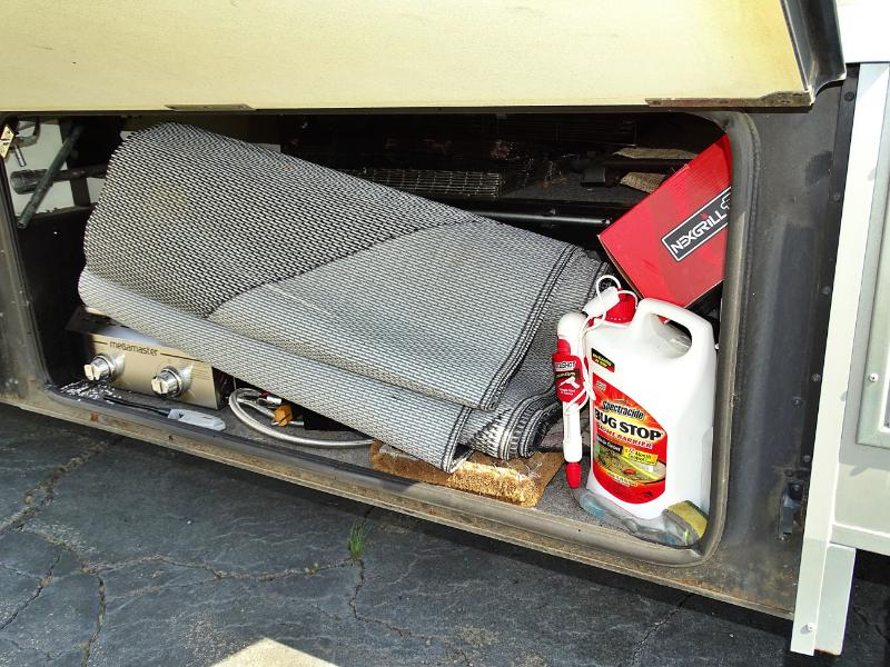 Winnebago Adventurer  2004