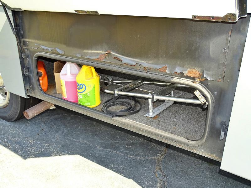 Winnebago Adventurer  2004