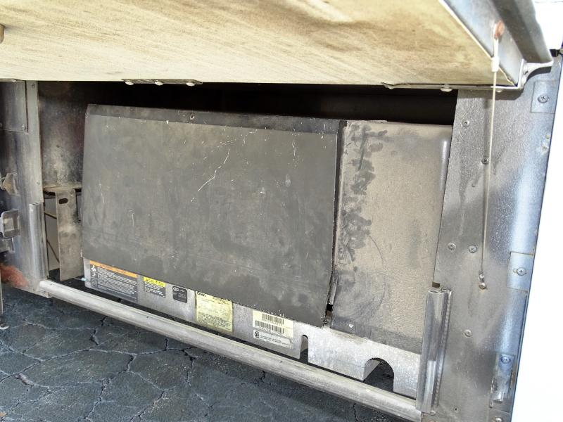 Winnebago Adventurer  2004