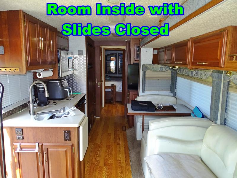 Winnebago Adventurer  2004