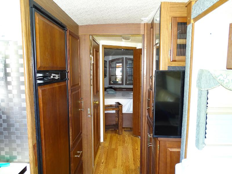 Winnebago Adventurer  2004