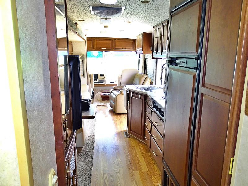 Winnebago Adventurer  2004