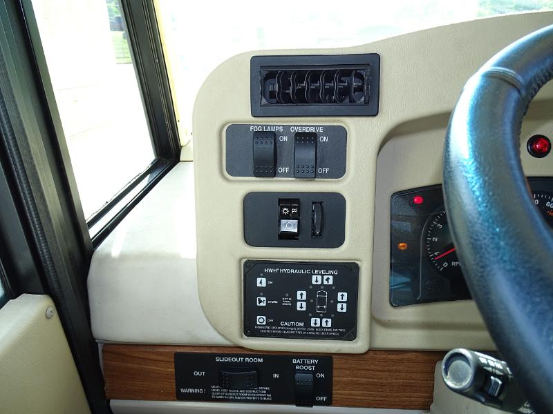 Winnebago Adventurer  2004