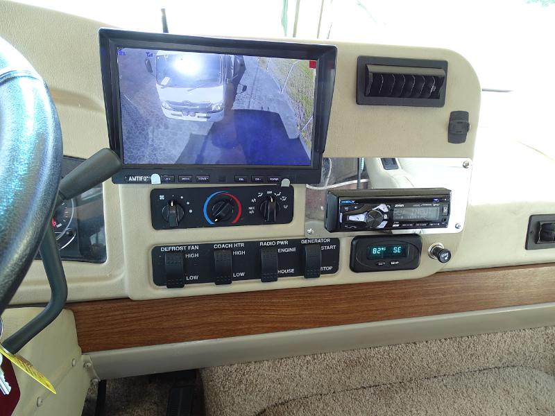 Winnebago Adventurer  2004