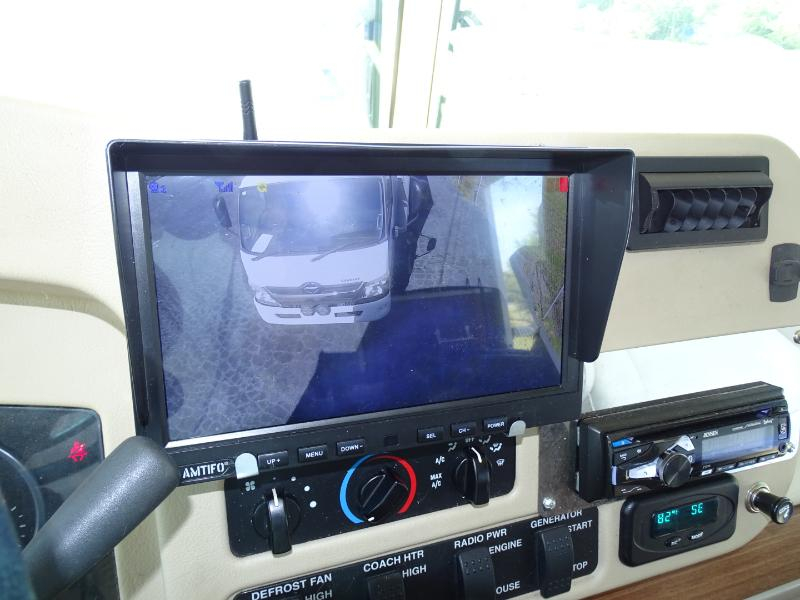 Winnebago Adventurer  2004