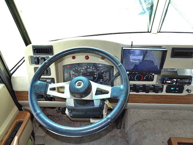 Winnebago Adventurer  2004