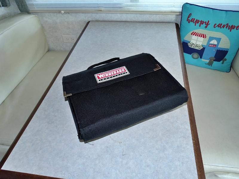 Winnebago Adventurer  2004