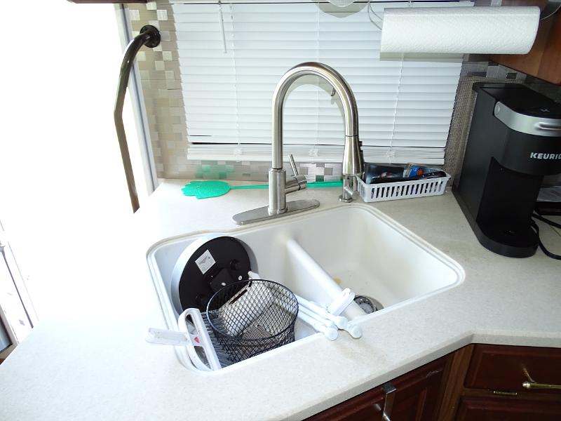 Winnebago Adventurer  2004