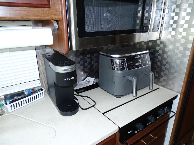 Winnebago Adventurer  2004