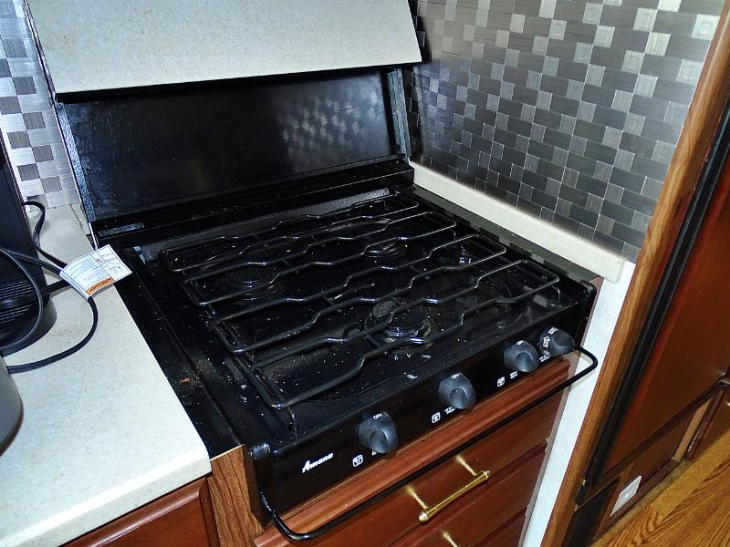 Winnebago Adventurer  2004