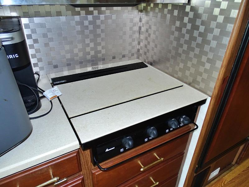 Winnebago Adventurer  2004