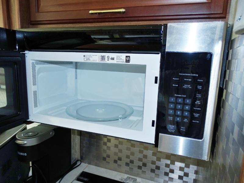 Winnebago Adventurer  2004