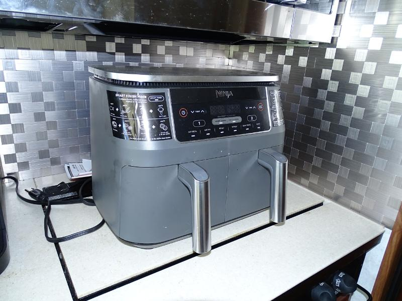 Winnebago Adventurer  2004