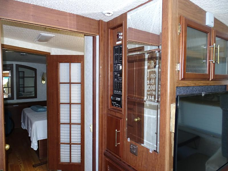 Winnebago Adventurer  2004