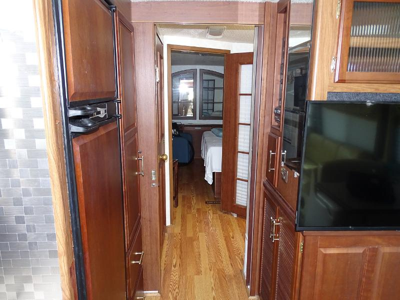 Winnebago Adventurer  2004