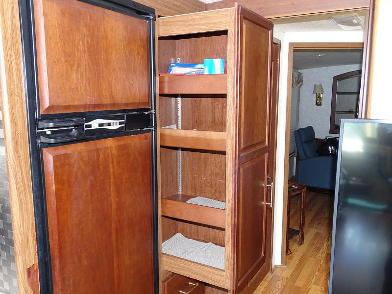 Winnebago Adventurer  2004