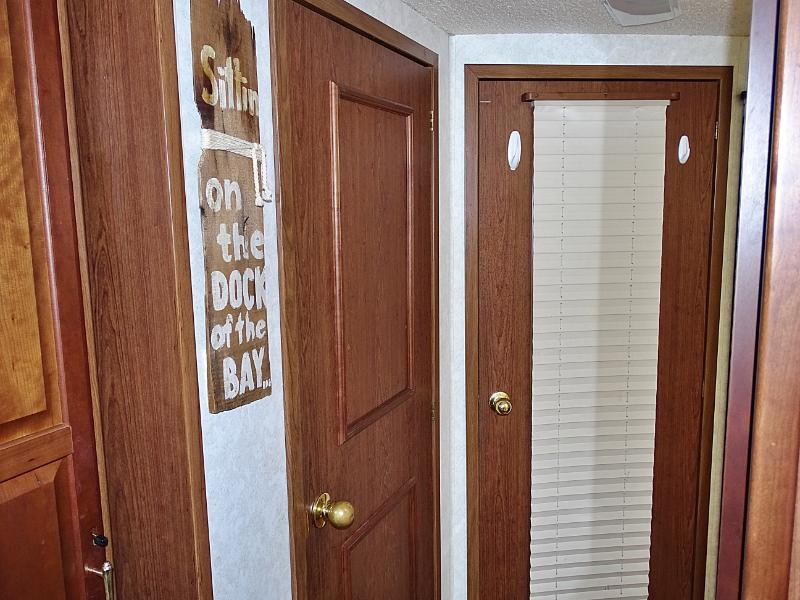 Winnebago Adventurer  2004