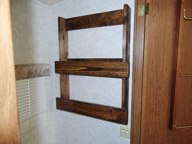 Winnebago Adventurer  2004