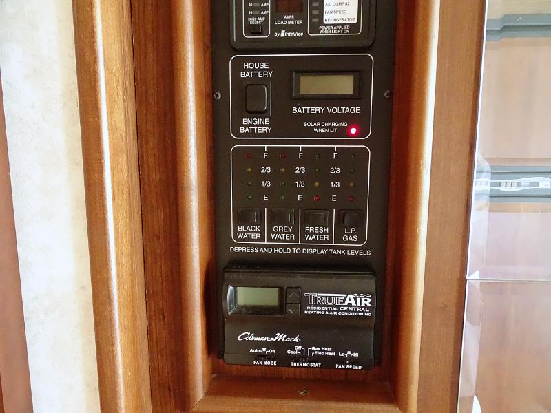 Winnebago Adventurer  2004