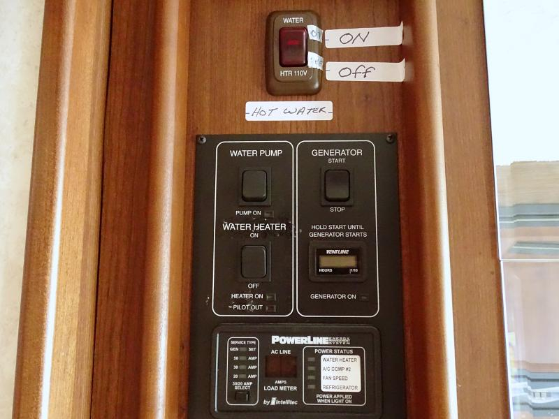 Winnebago Adventurer  2004