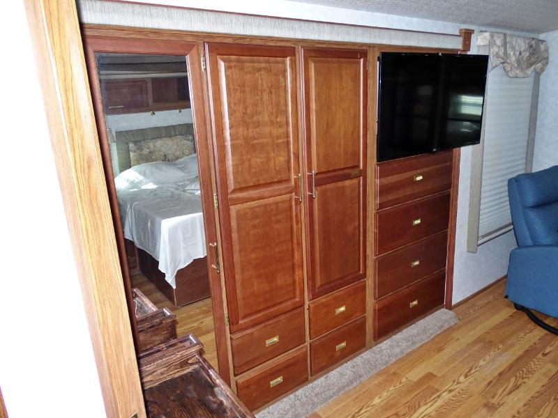 Winnebago Adventurer  2004