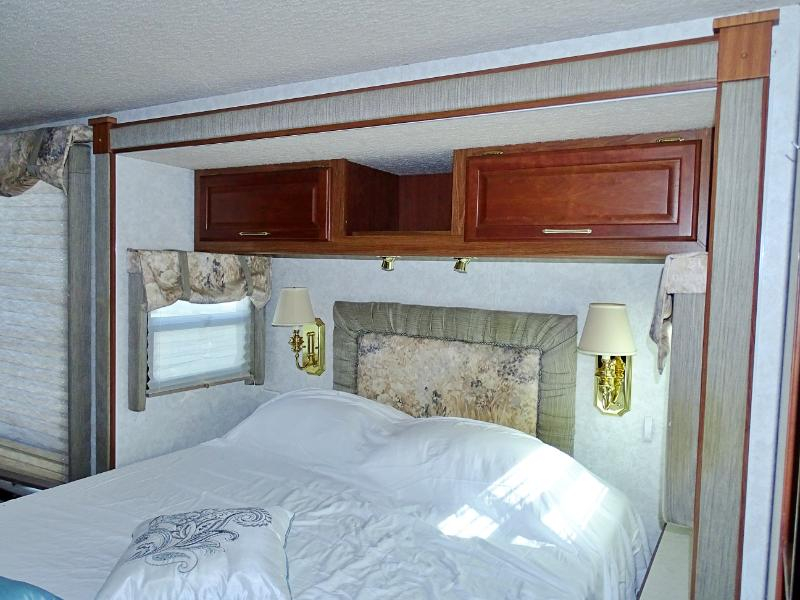 Winnebago Adventurer  2004