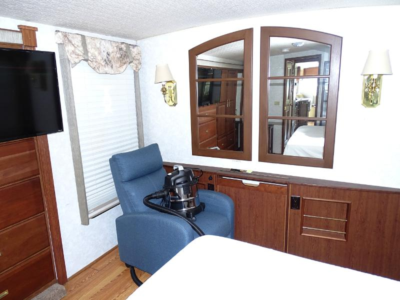 Winnebago Adventurer  2004