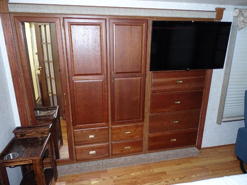 Winnebago Adventurer  2004