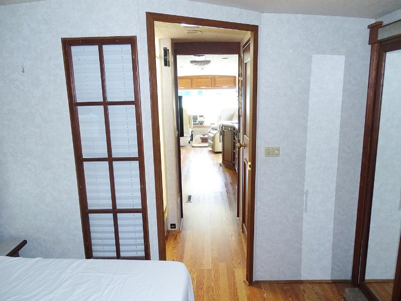 Winnebago Adventurer  2004