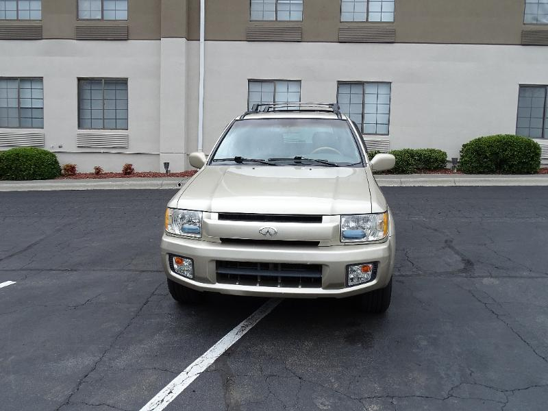 Infiniti QX4 2WD 2001