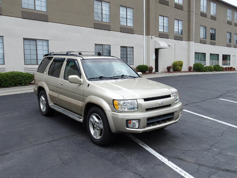 Infiniti QX4 2WD 2001