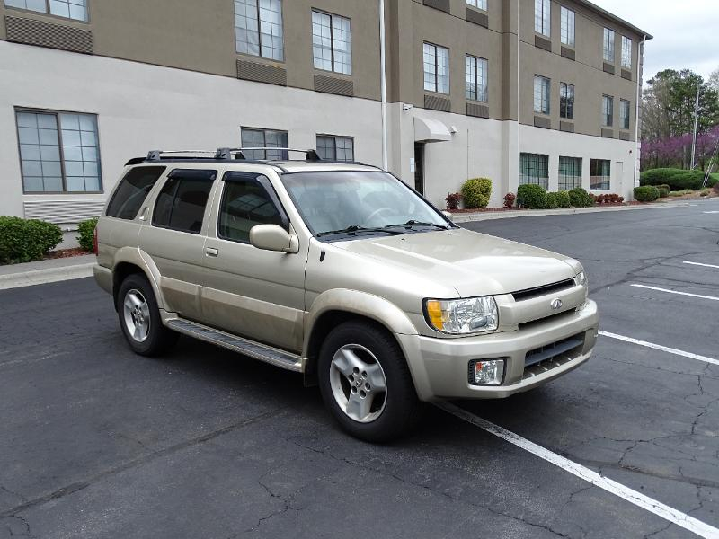 Infiniti QX4 2WD 2001