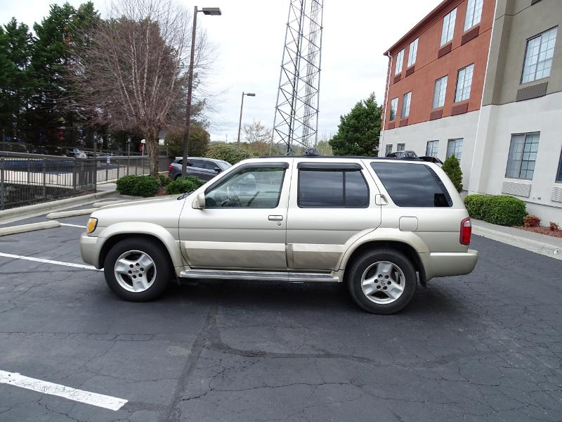 Infiniti QX4 2WD 2001