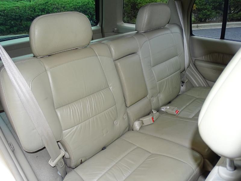 Infiniti QX4 2WD 2001