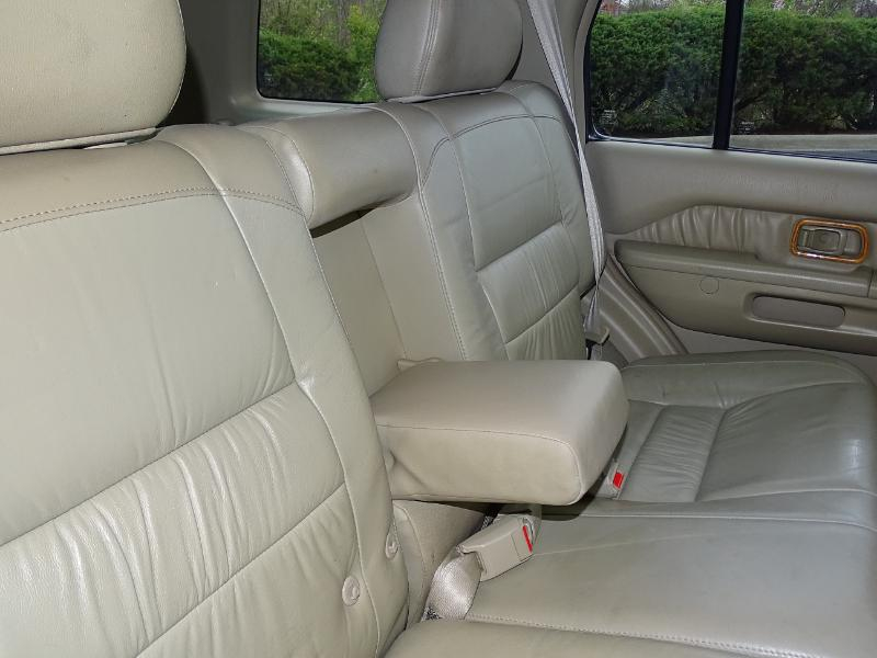 Infiniti QX4 2WD 2001