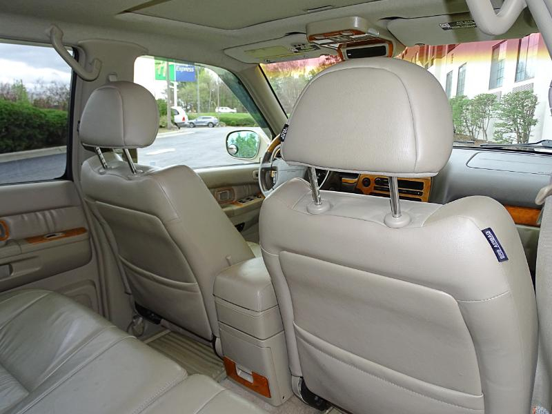 Infiniti QX4 2WD 2001