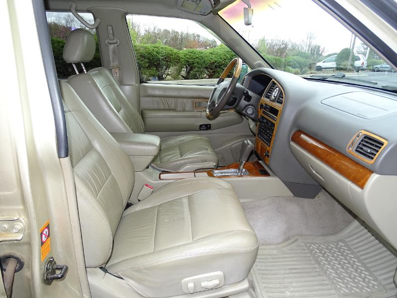 Infiniti QX4 2WD 2001