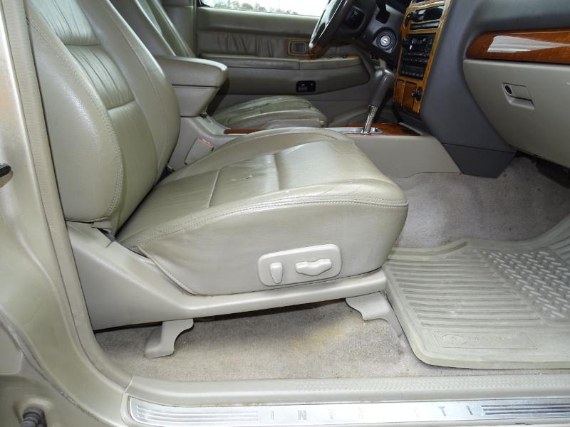 Infiniti QX4 2WD 2001